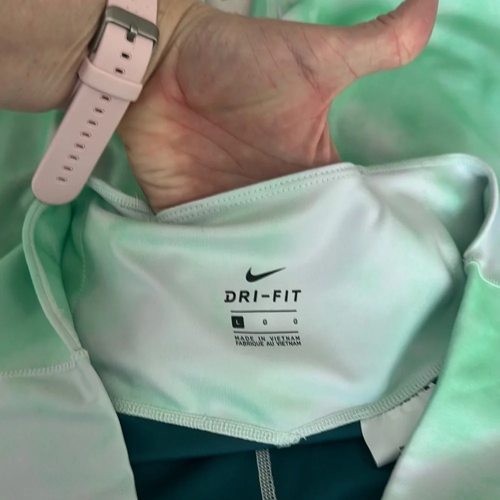 Nike Green and White Bike Shorts Moisture-Wicking Performance